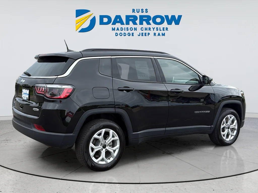 Used 2025 Black Jeep Latitude image 5