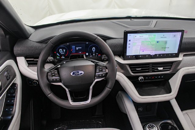 New 2027 Star White Metallic Tri-Coat Ford Platinum™ image 14