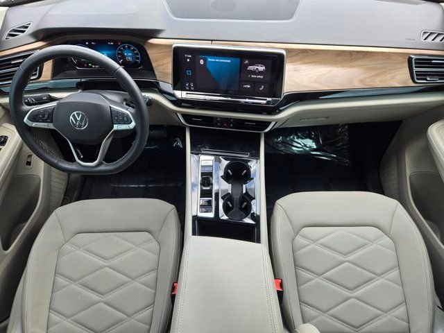 Used 2024  Volkswagen 2.0T SE w/Technology image 24