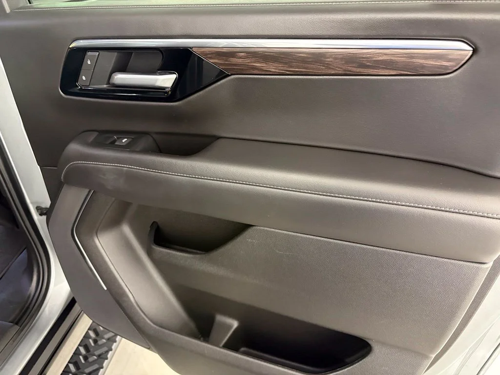 Used 2025 Gray Chevrolet Z71 image 45