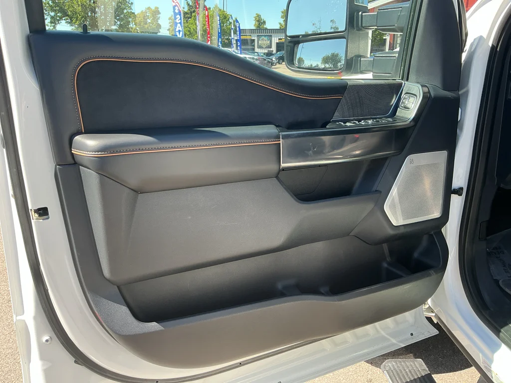 Used 2024 STAR WHITE Ford Platinum image 10