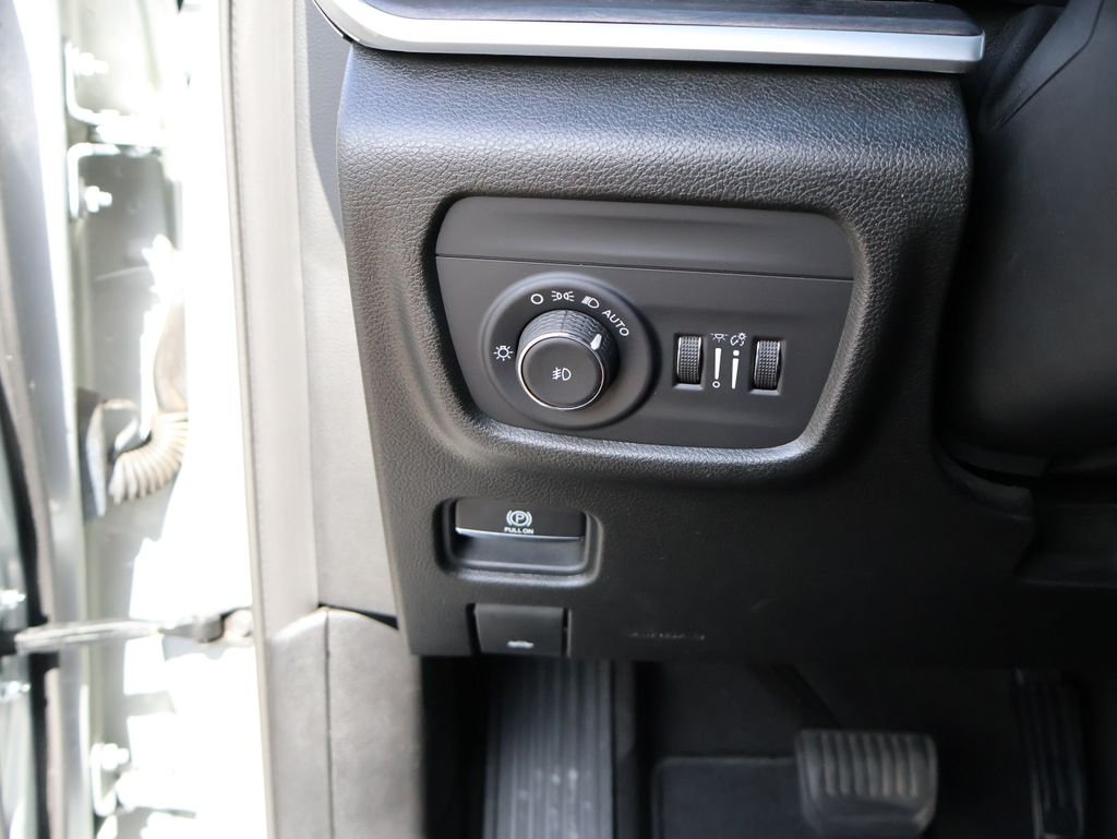 Used 2021 Silver Jeep Limited image 32
