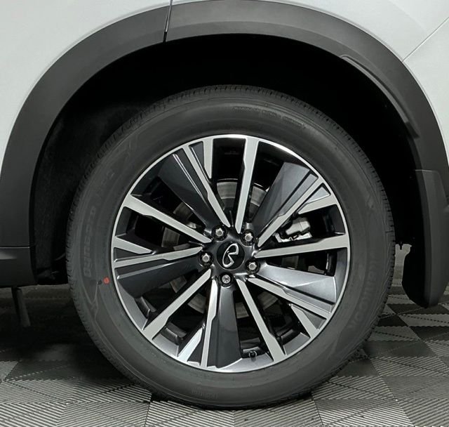 New 2027 White INFINITI LUXE image 9