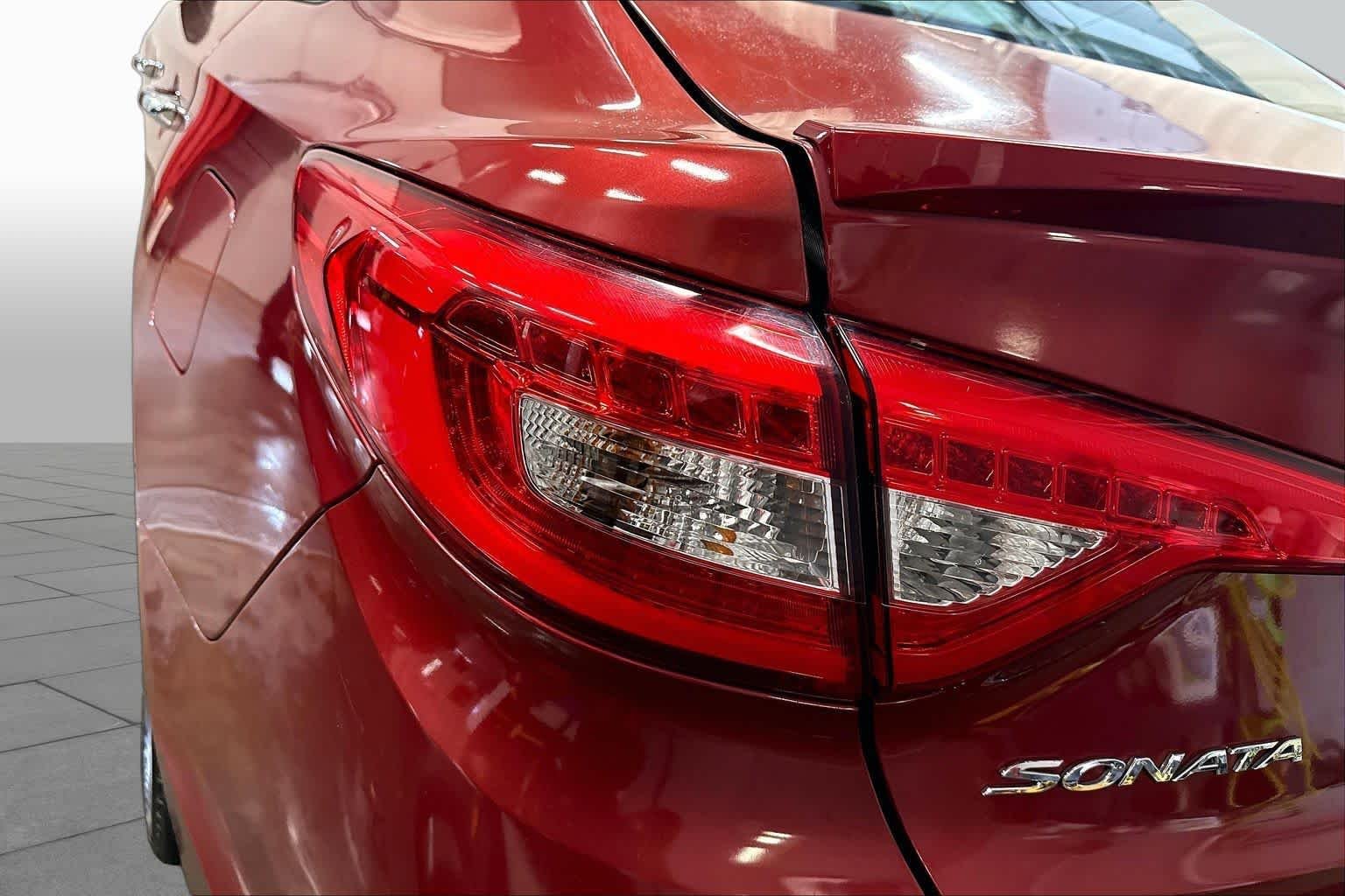 Used 2016 Venetian Red Hyundai 2.4L Limited image 28