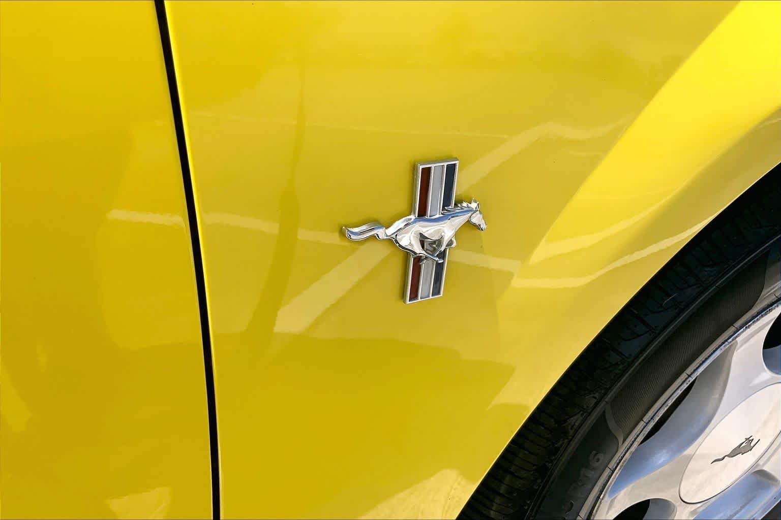 Pre-Owned 2001 Ford Mustang Deluxe