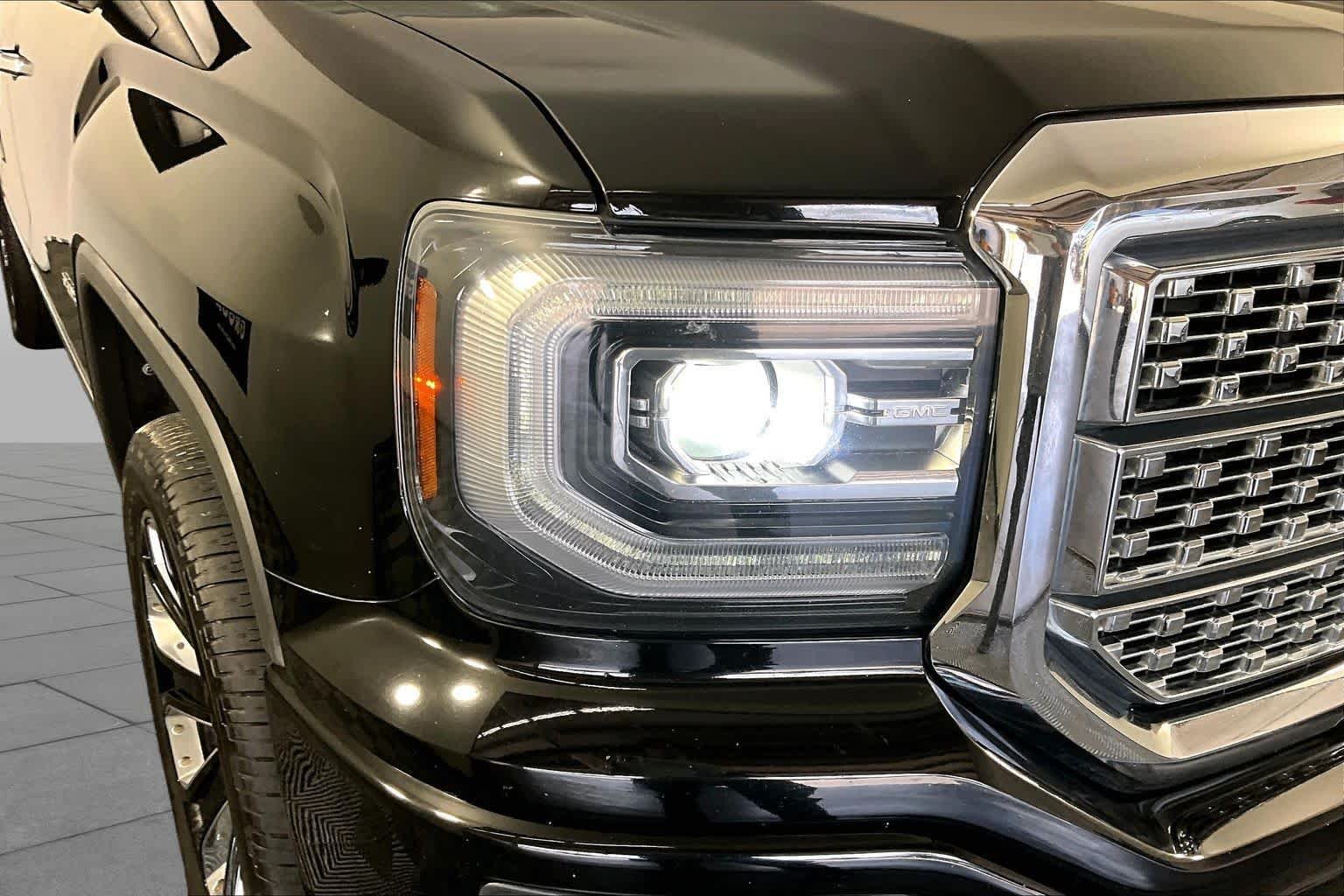 Used 2018 Onyx Black GMC Denali image 26
