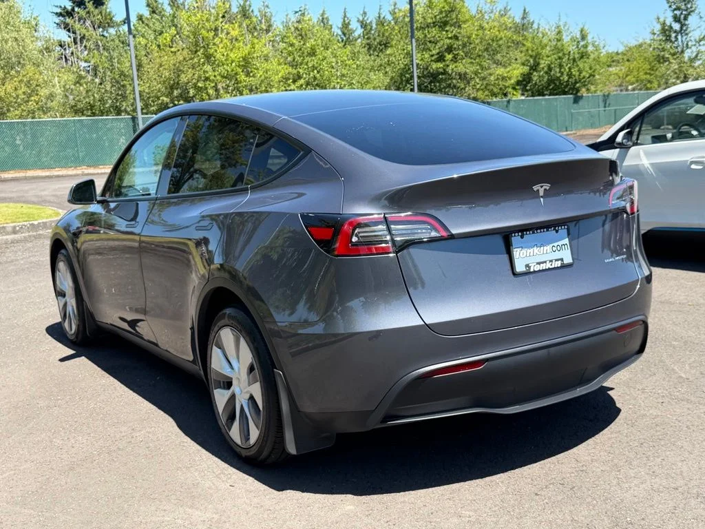 Used 2023 Midnight Silver Metallic Tesla Long Range image 6