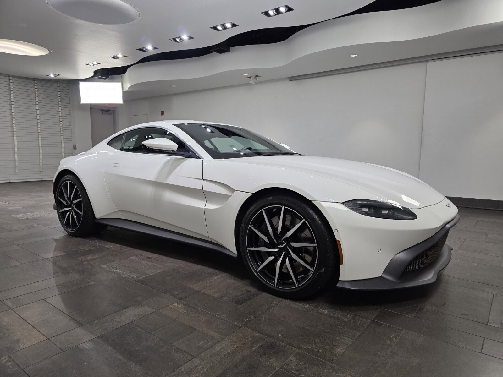 2020 Aston Martin Vantage Base