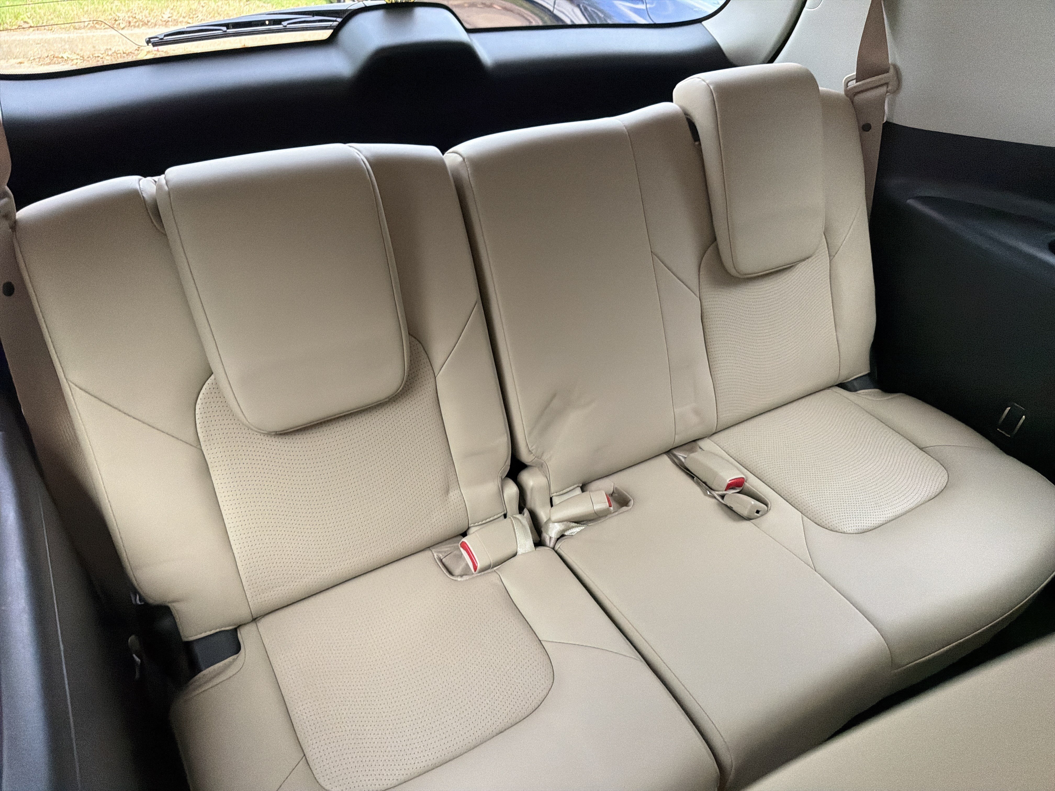 Used 2017 Pearl White Nissan SL image 17