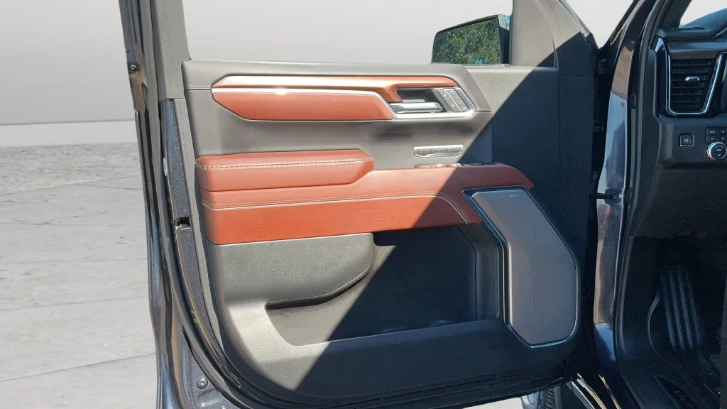 Used 2023 Silver GMC Denali Ultimate image 18