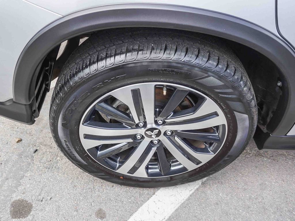 Used 2025 Silver Mitsubishi 2.0 ES image 8