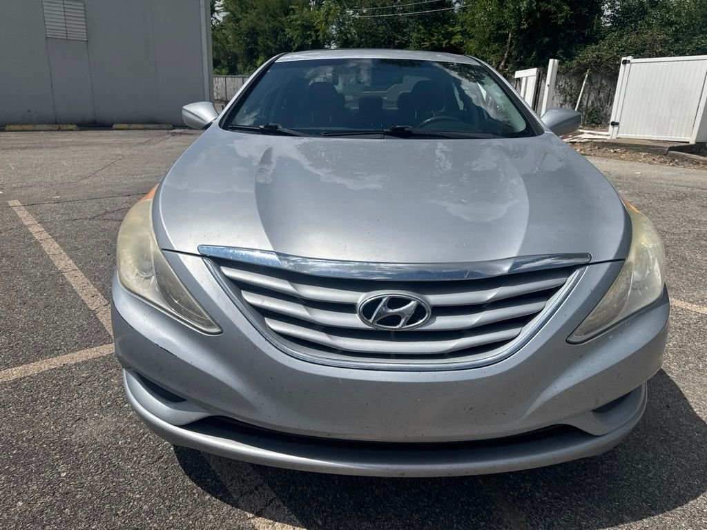 Used 2012 Silver Hyundai GLS image 2