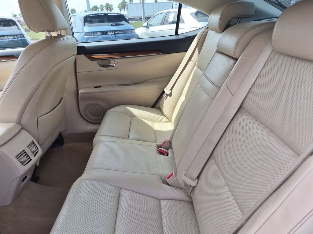 2014 Lexus ES 300h - Photo 30