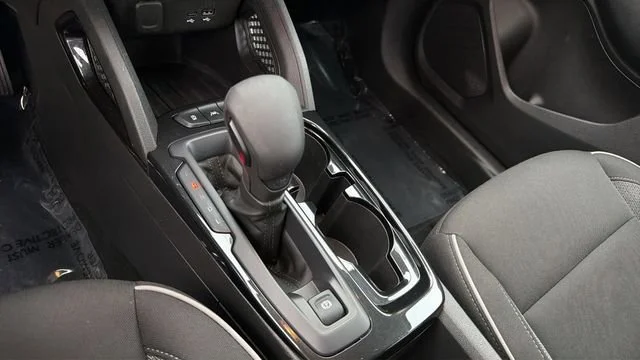 Used 2025 Summit White Chevrolet LT image 28
