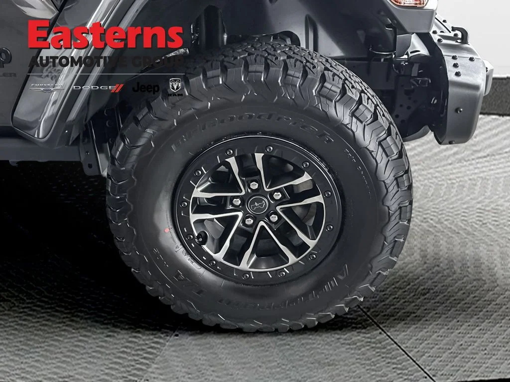 New 2026 Granite Crystal Metallic Clear-Coat Exterior Paint Jeep Moab 392 image 23