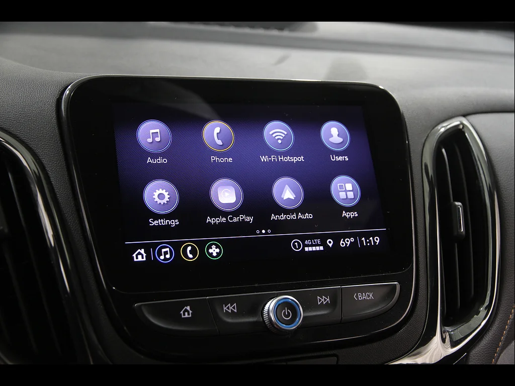 Used 2024 Iridescent Pearl Tricoat Chevrolet Premier image 9