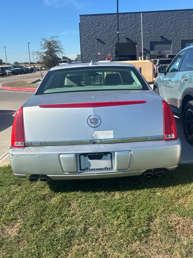 Used 2009 Silver Cadillac Base image 4