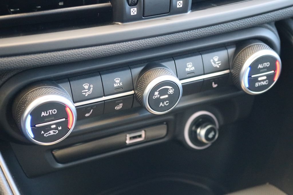 2025 Alfa Romeo Giulia Base - Photo 37