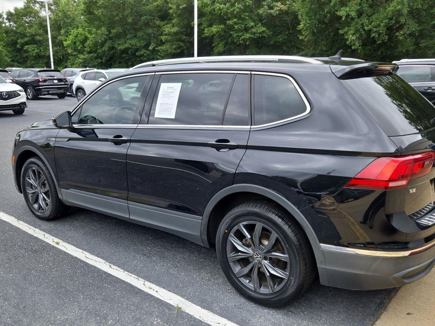 Used 2022 Deep Black Pearl Volkswagen SE image 10