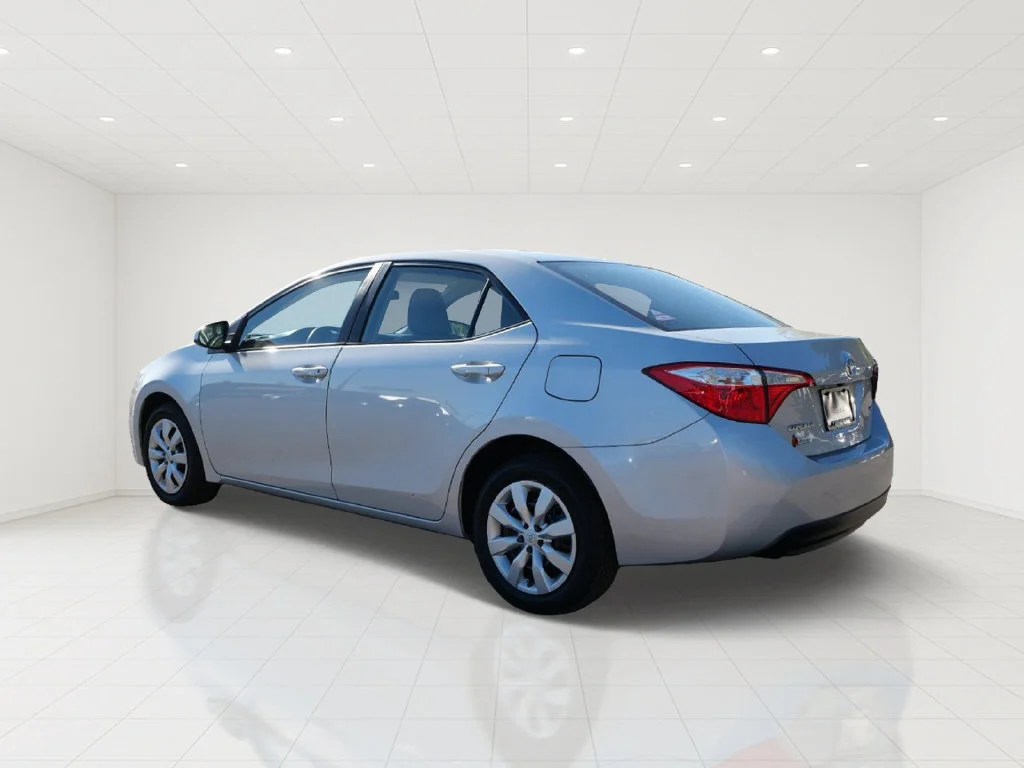 Used 2016 Silver Toyota LE image 4