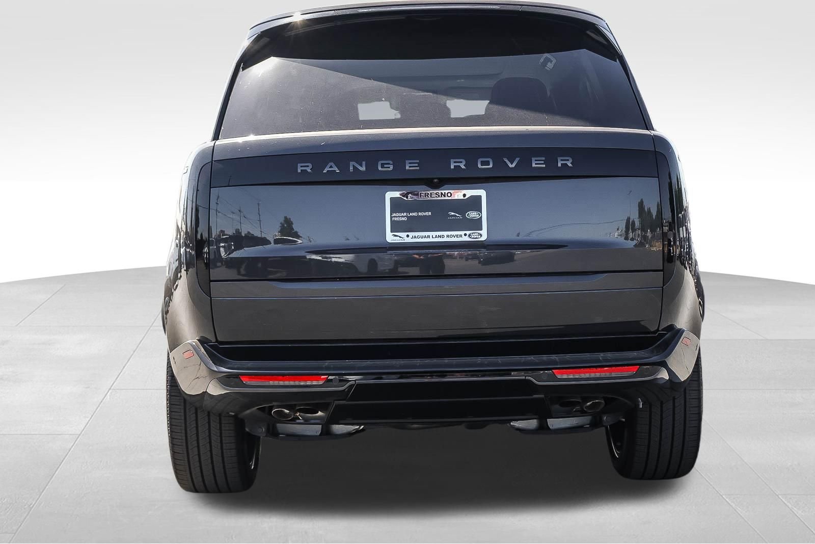 New 2026 Carpathian Grey Land Rover SE image 5