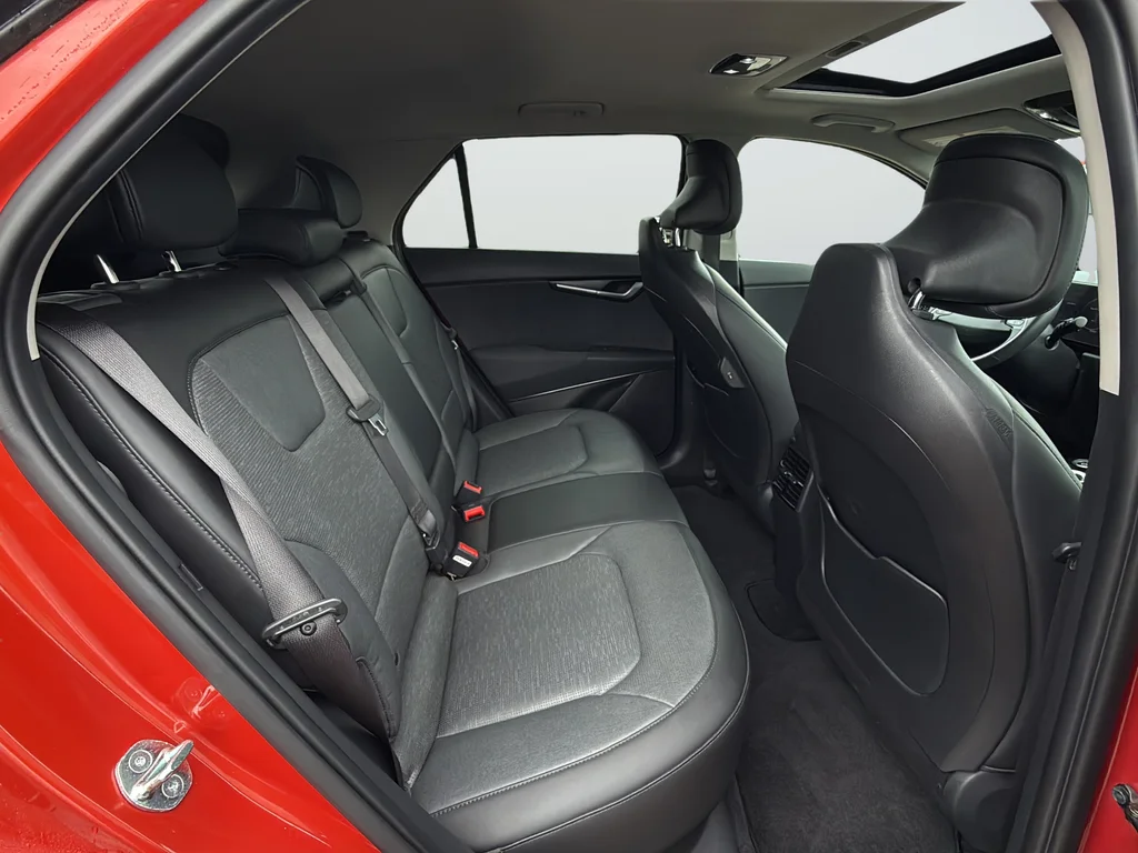 Used 2023 Red Kia Wave image 12