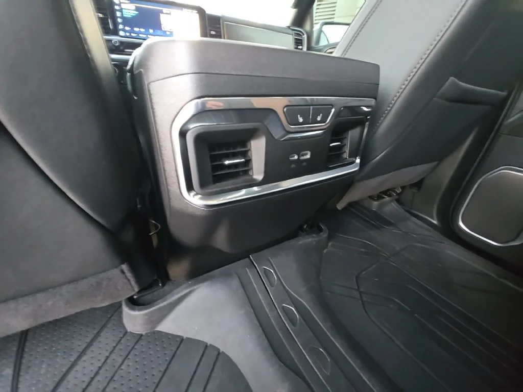 Used 2025 Beige Chevrolet High Country image 34