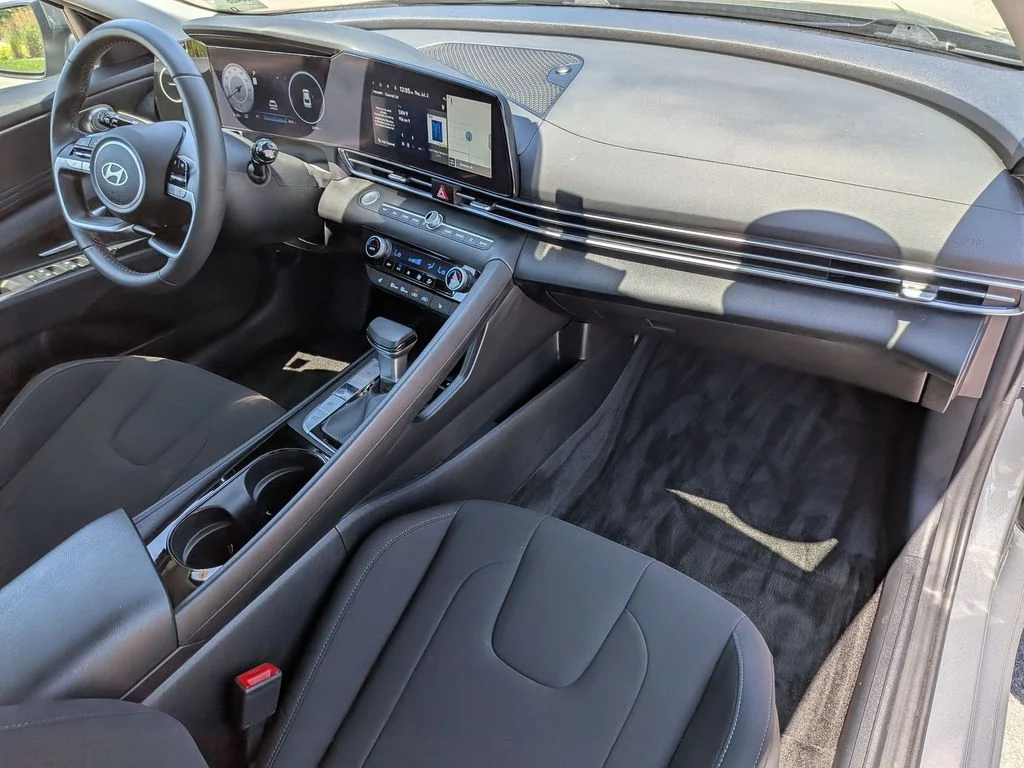 Used 2024 Gray Hyundai SEL image 29
