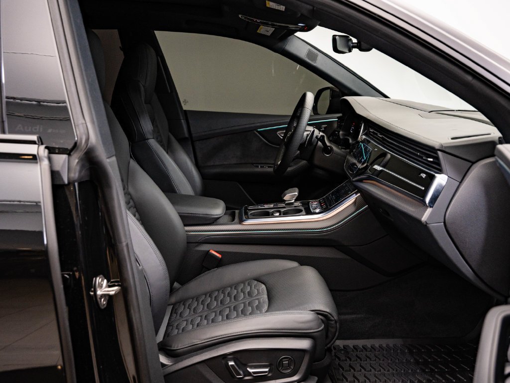 Used 2025 Mythos Black Metallic Audi 4.0T image 24