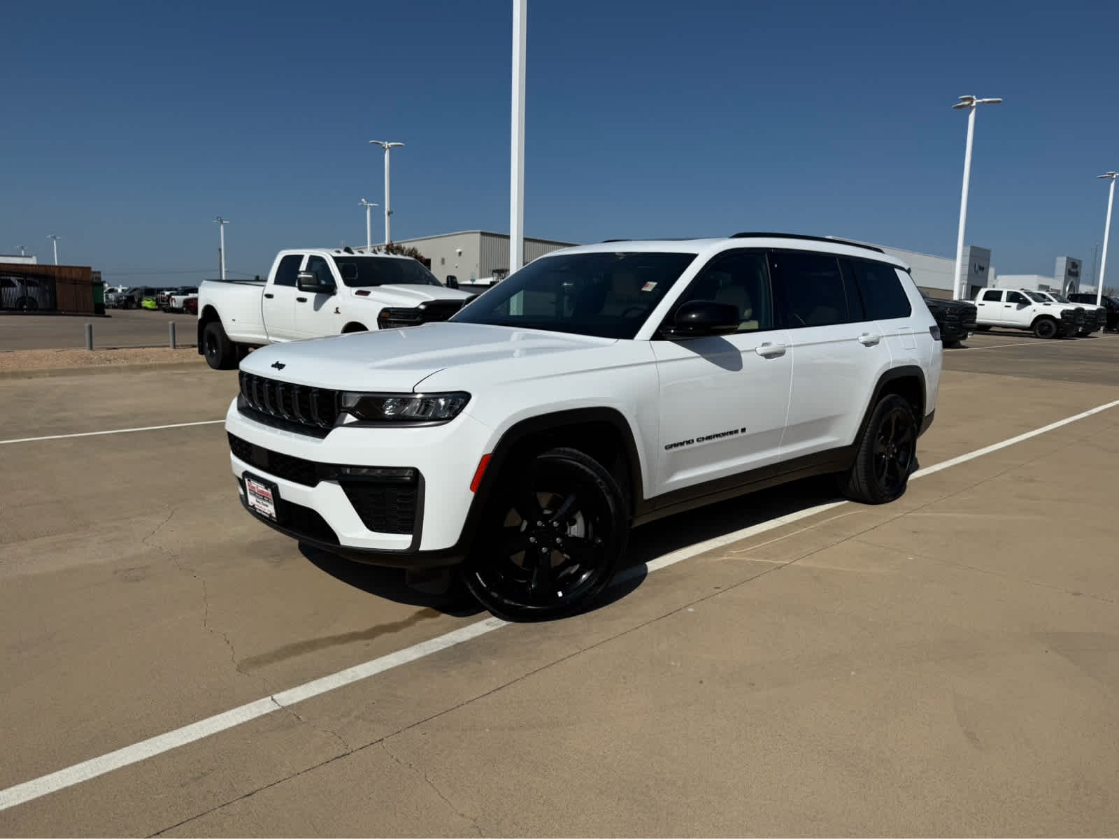 New 2026 Bright White Clear-Coat Exterior Paint Jeep Limited image 2