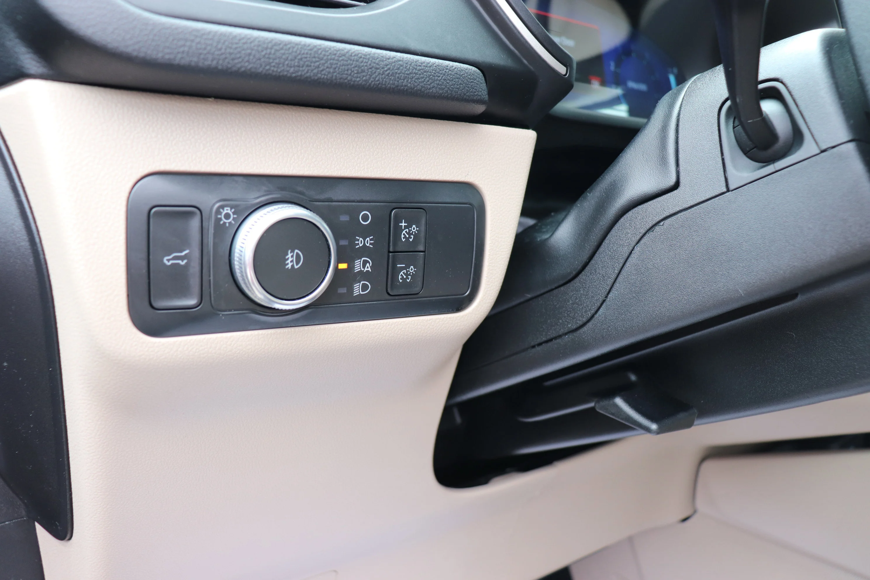 Used 2022 Gray Ford SEL AWD image 12