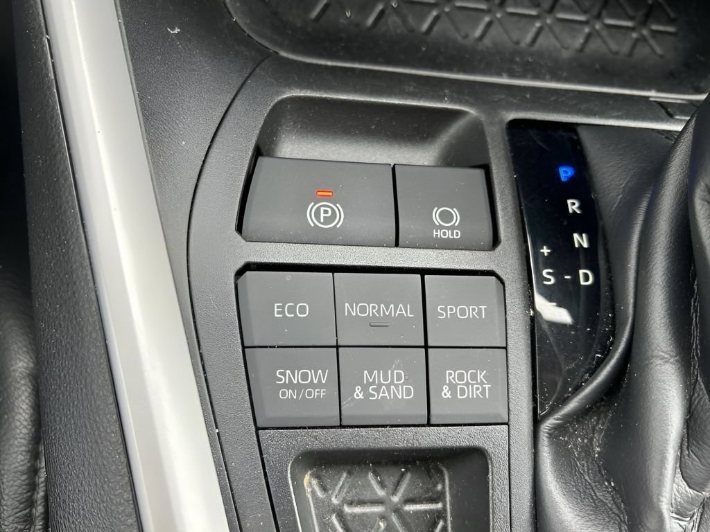 Used 2021 Magnetic Gray Metallic Toyota LE image 29