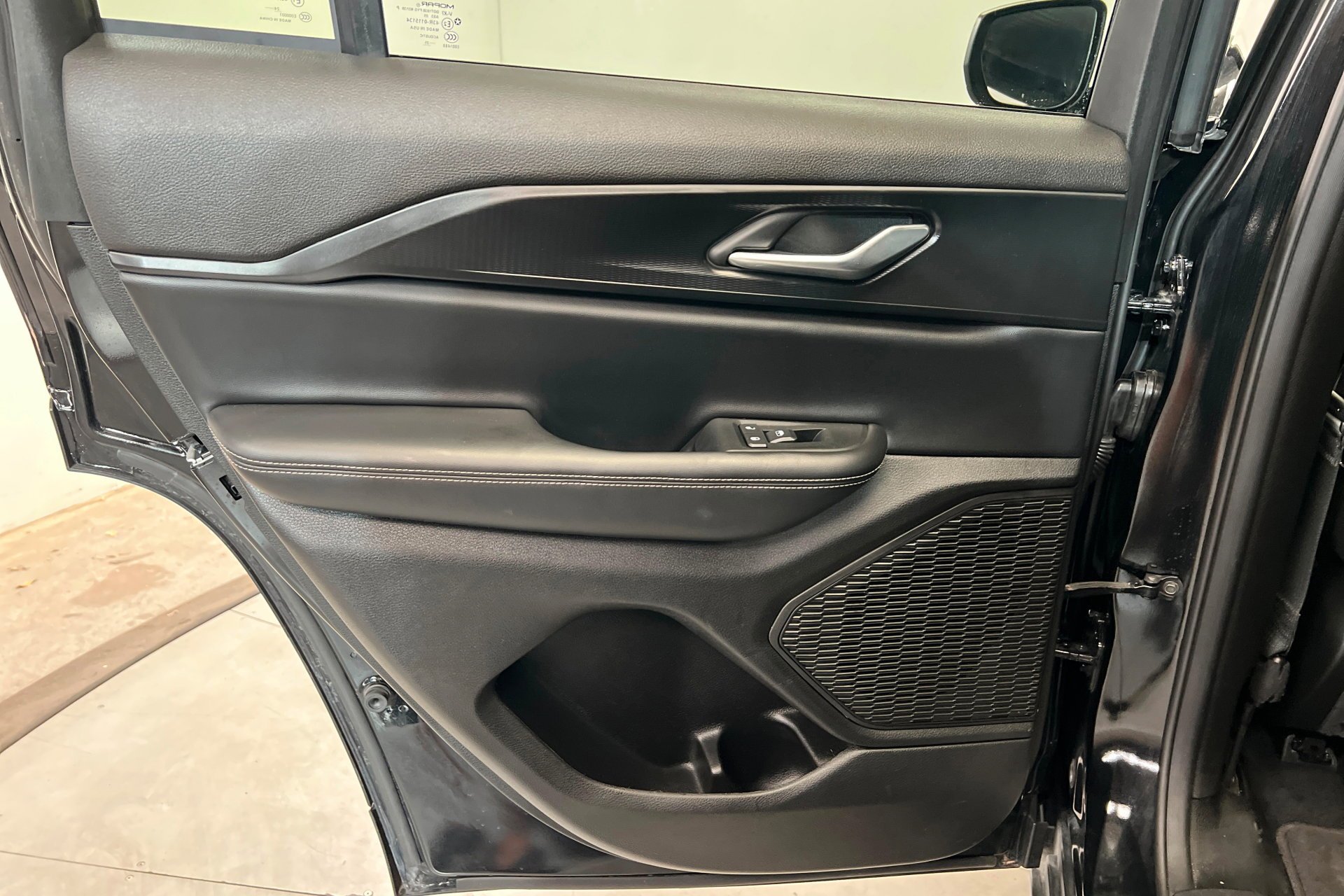 Used 2025 Diamond Black Crystal Pearlcoat Jeep Laredo X image 19