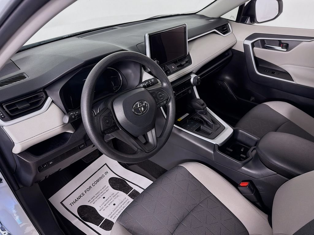 Used 2025 Ice Cap Toyota XLE image 9