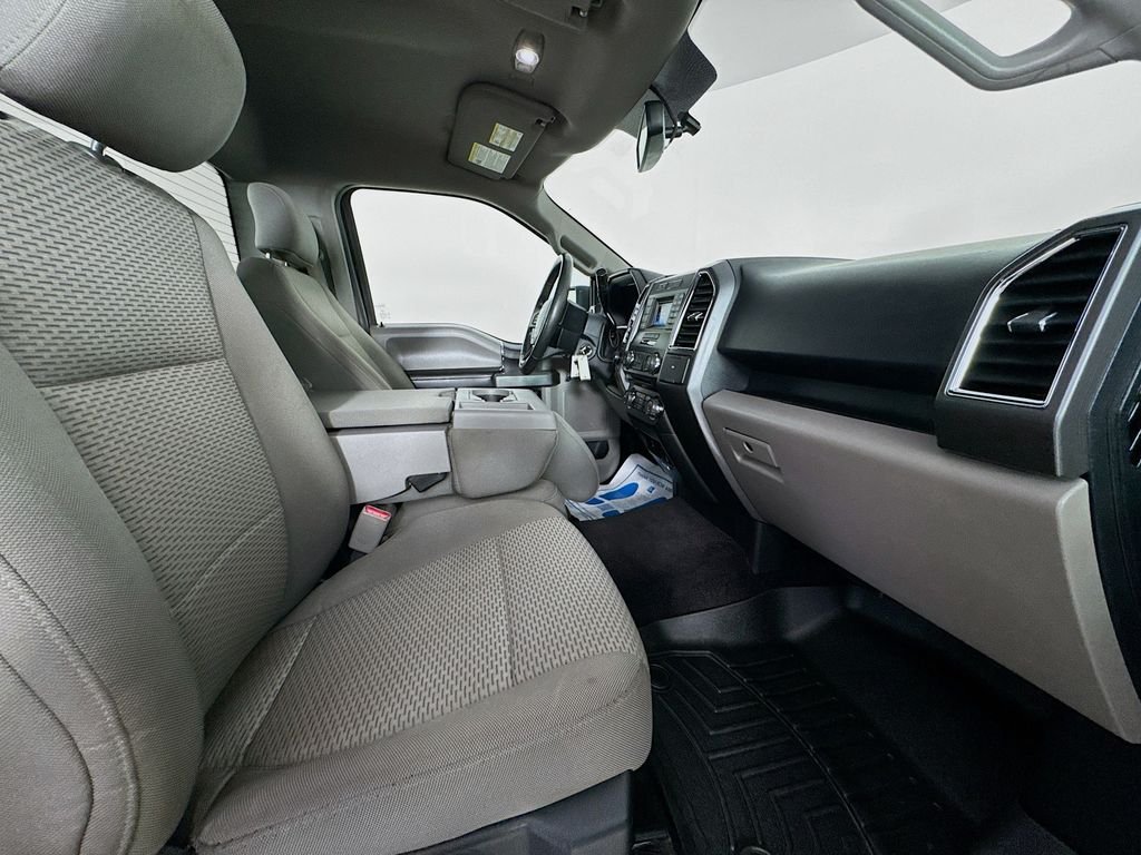 Used 2016 Shadow Black Ford XLT image 31