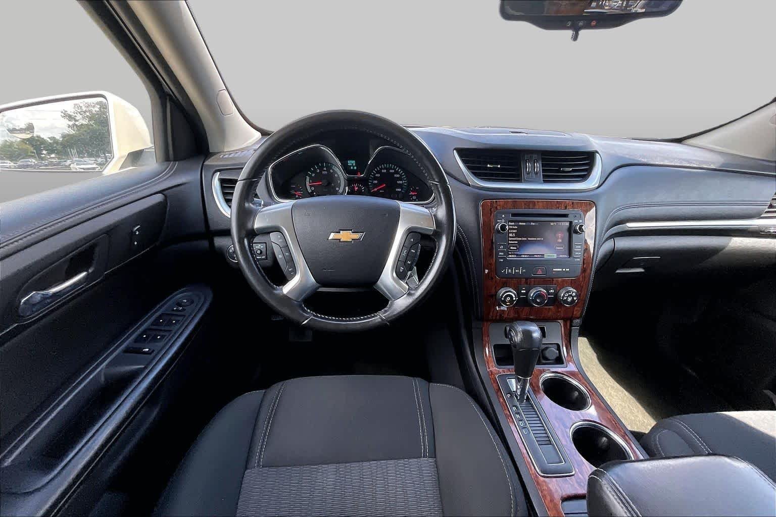 Used 2013 White Diamond Tricoat Chevrolet LT image 6