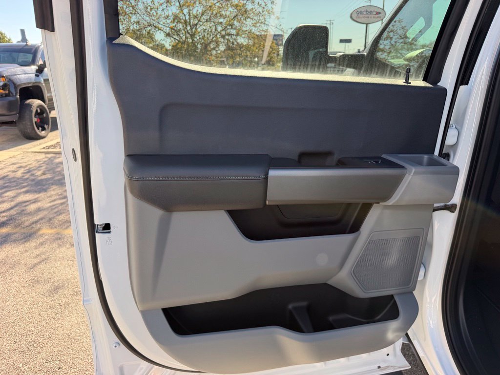 New 2026 Oxford White Ford F-250® XLT image 15