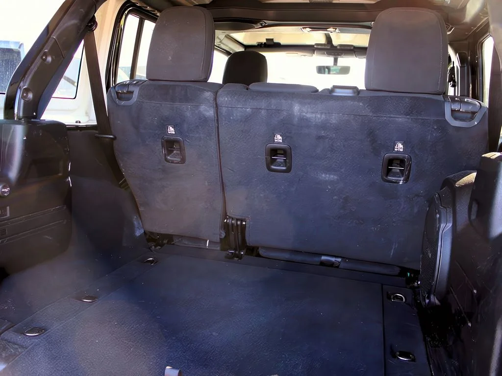 2023 Jeep Wrangler 4-Door Sahara - Photo 8