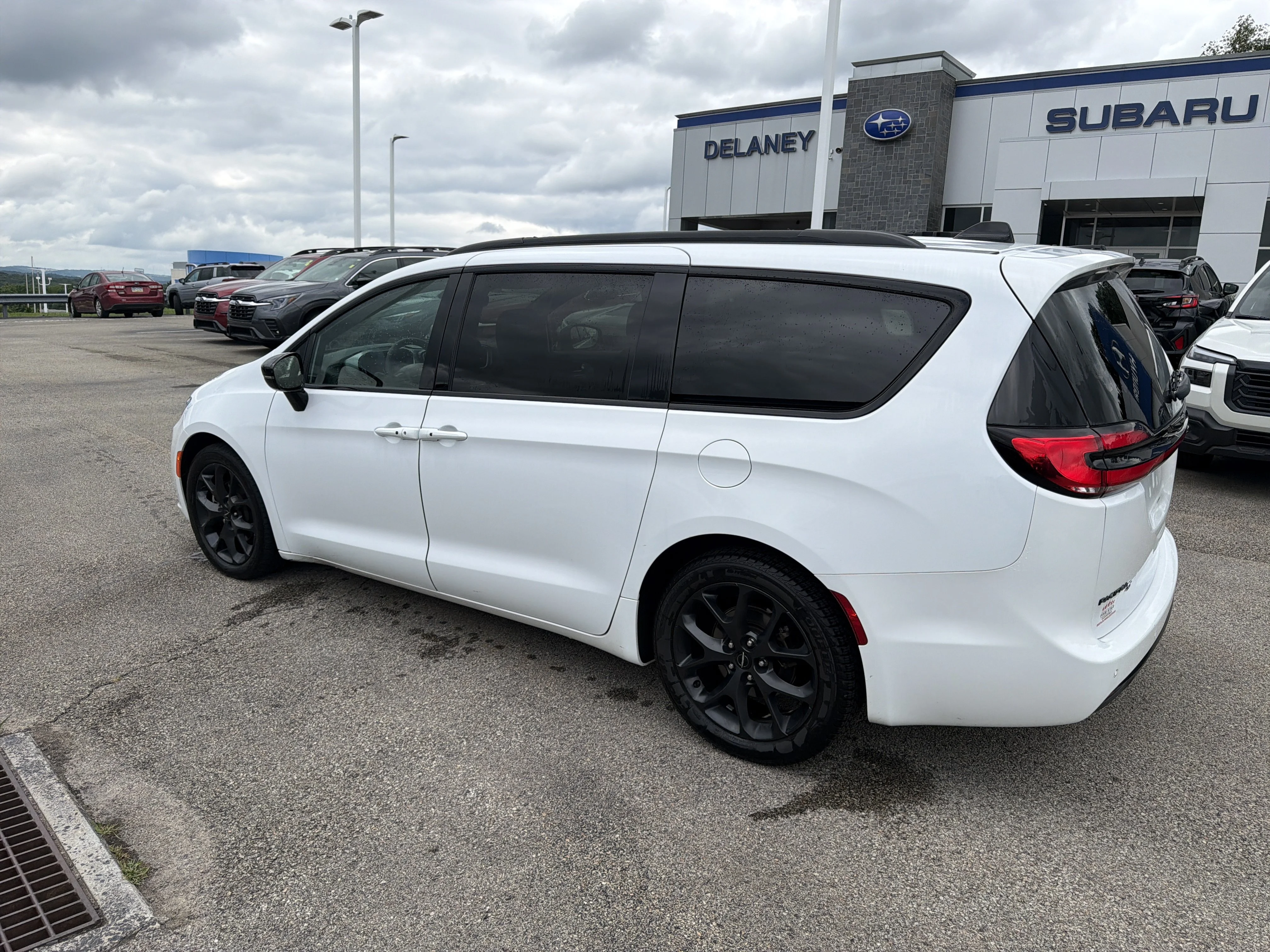 2024 Chrysler Pacifica Touring L - Photo 6