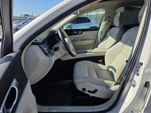 2023 Volvo XC60 Plus - Photo 17