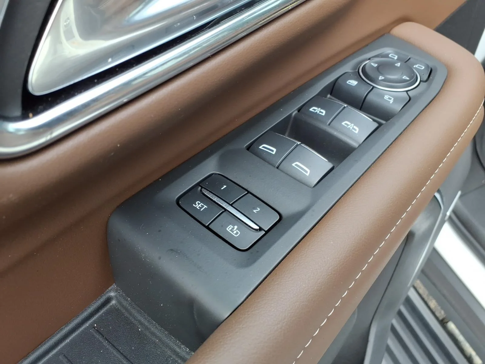 Used 2024 Iridescent Pearl Tricoat Chevrolet High Country image 8