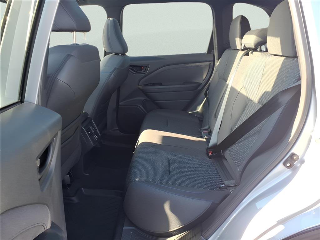 Used 2025 Ice Silver Metallic Ism Subaru Premium image 7
