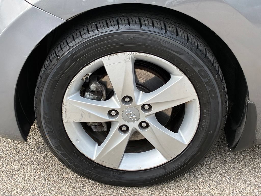 Used 2013 Gray Hyundai GLS image 13