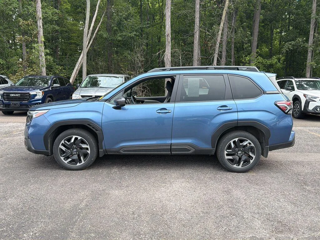 Used 2025 Horizon Blue Pearl Subaru Limited image 11