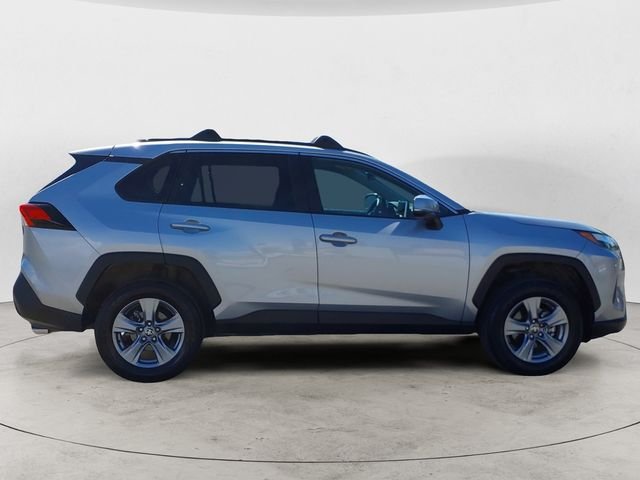 2025 Toyota RAV4 XLE - Photo 6