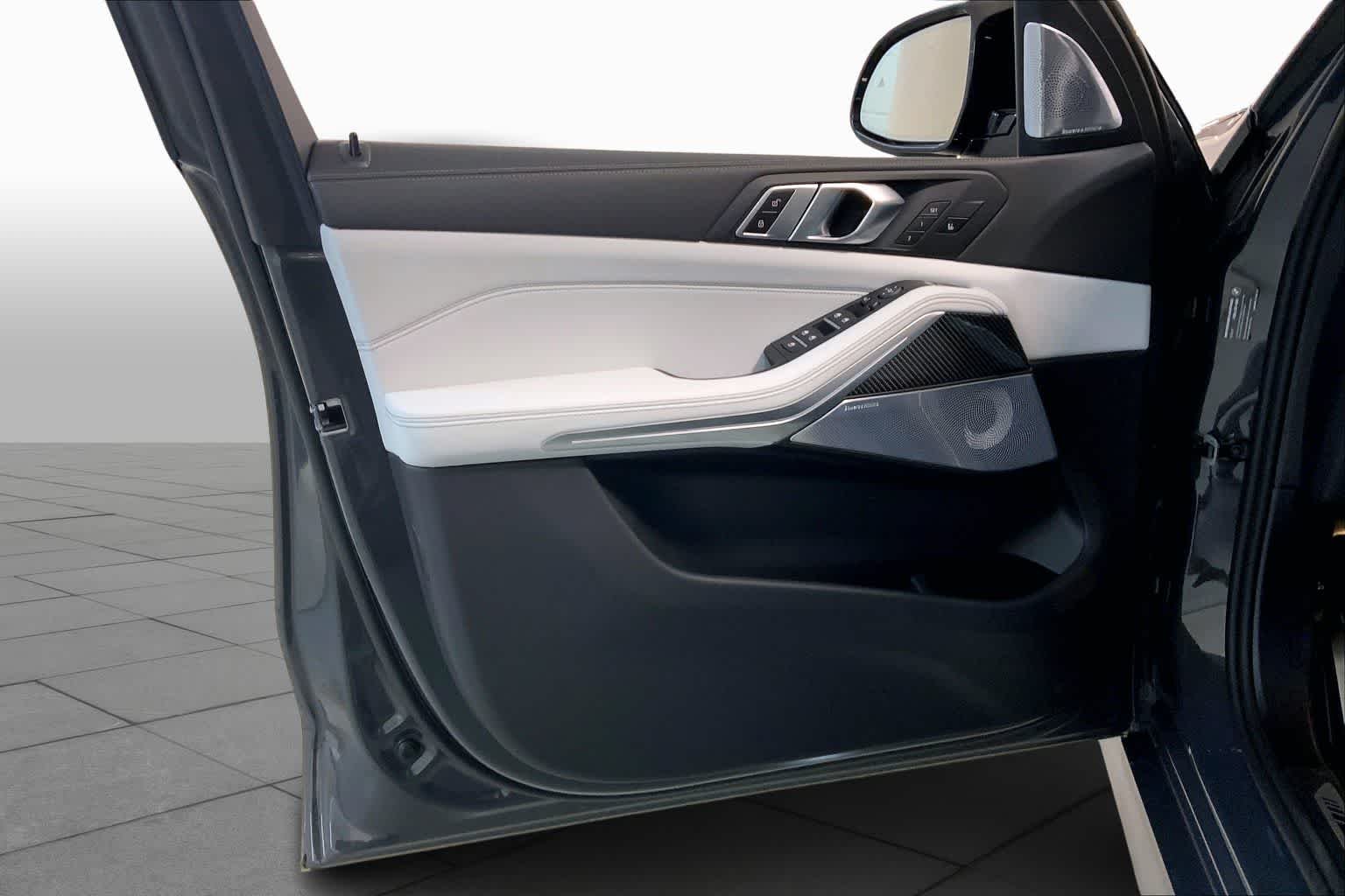 New 2026 Dravit Grey Metallic BMW M60i image 10