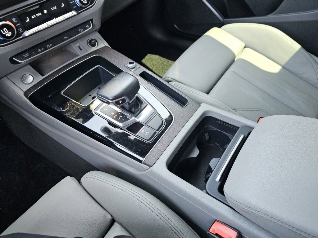 Used 2022 Black Metallic Audi 45 S line Premium image 33