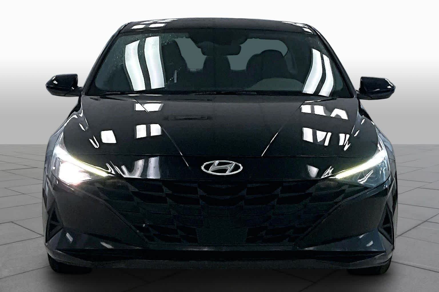 Used 2022 Phantom Black Hyundai SEL image 3
