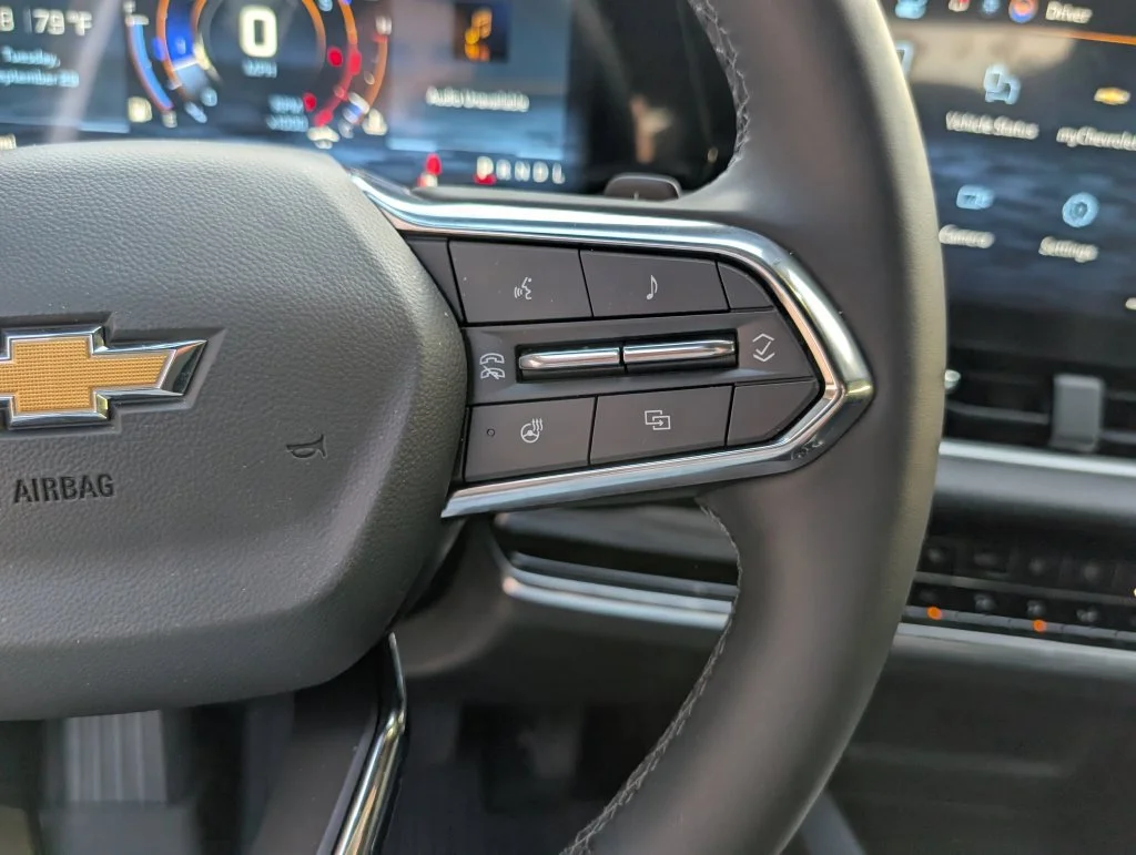 New 2027 Summit White Chevrolet LT image 17
