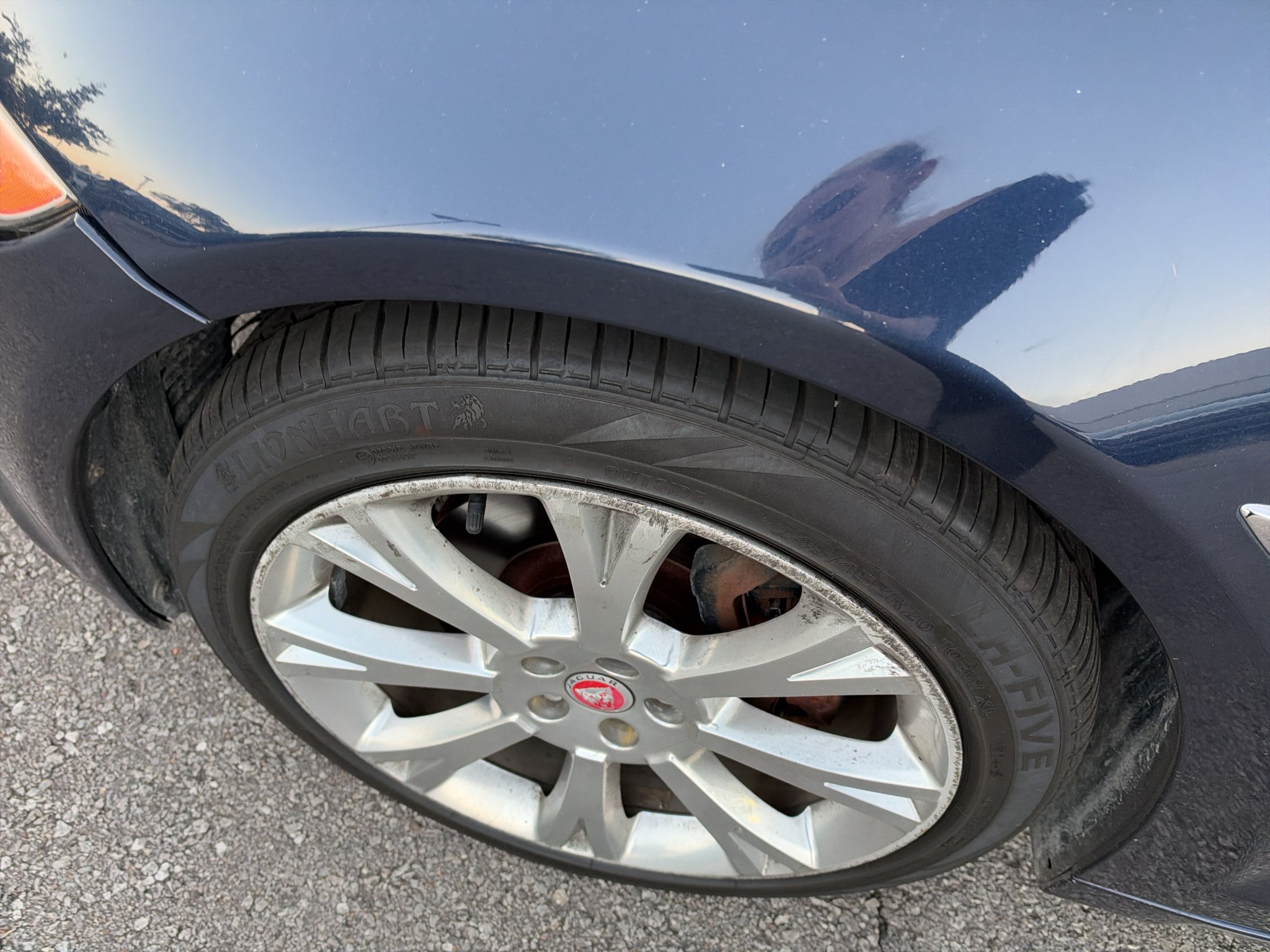 Used 2015 Dark Sapphire Metallic Jaguar XJ image 4